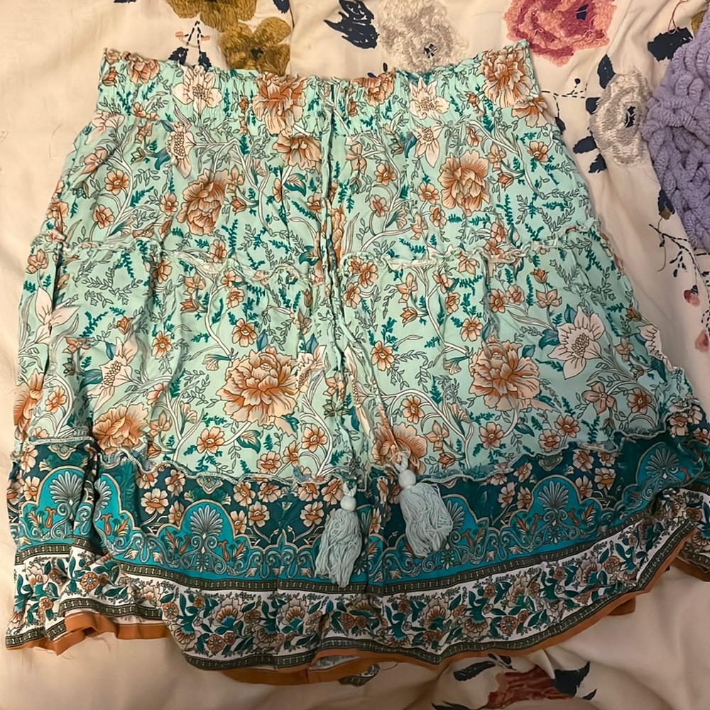 Super cute floral Simplee skirt.